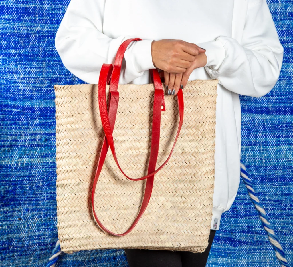 Straw bag with painted leather handles by Green Doum, photo 3