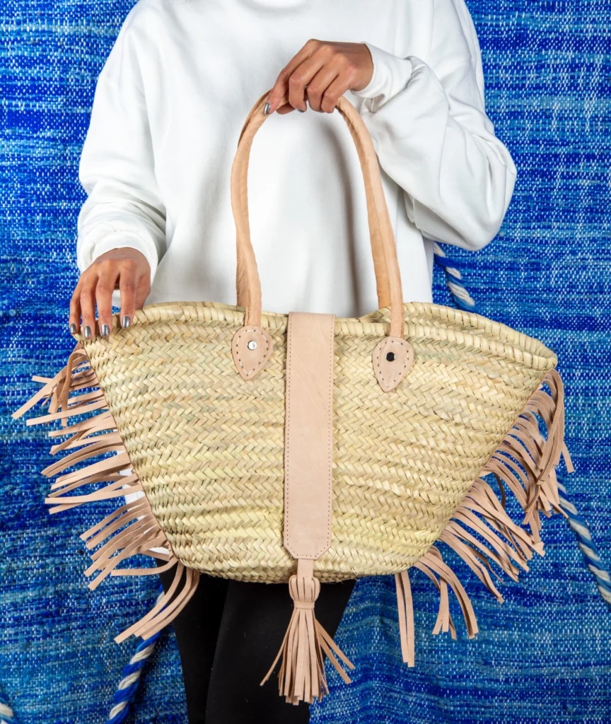 Sac en paille avec franges en cuir par Green Doum, photo 4