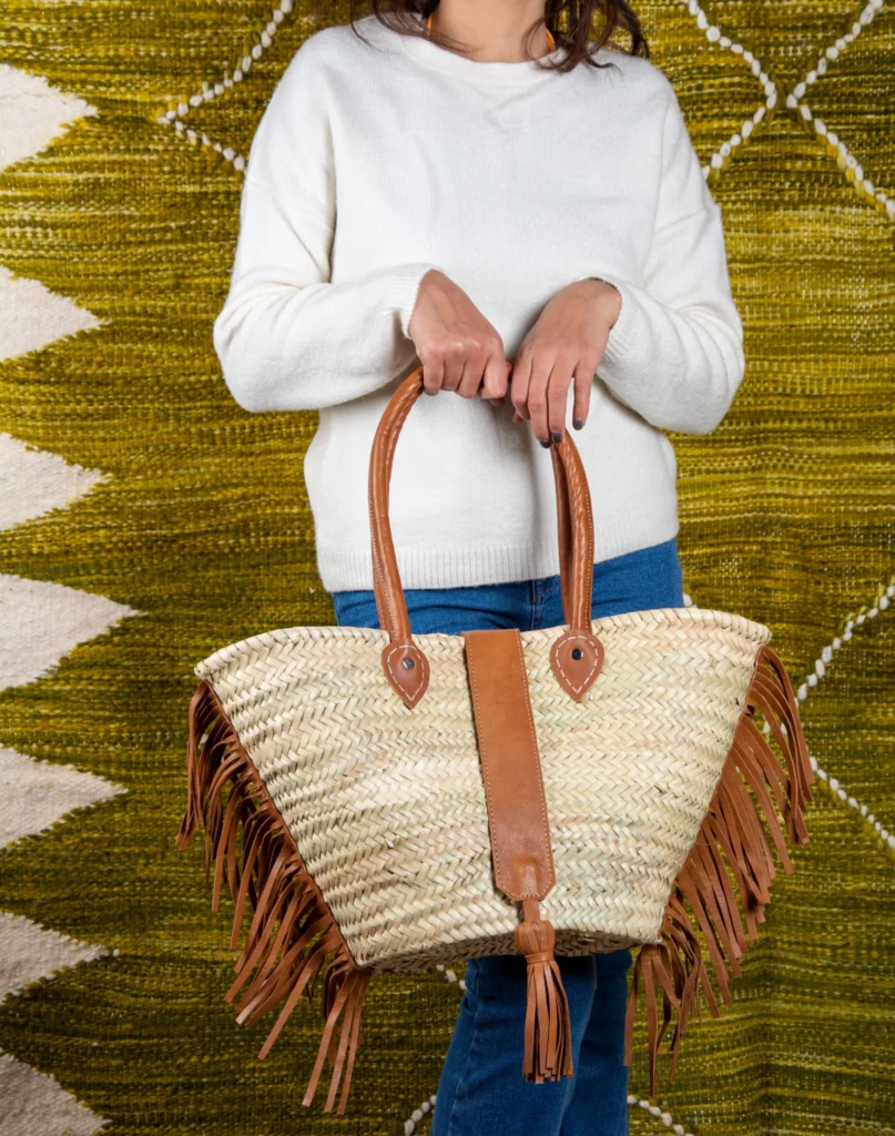 Sac en paille avec franges en cuir par Green Doum, photo 3