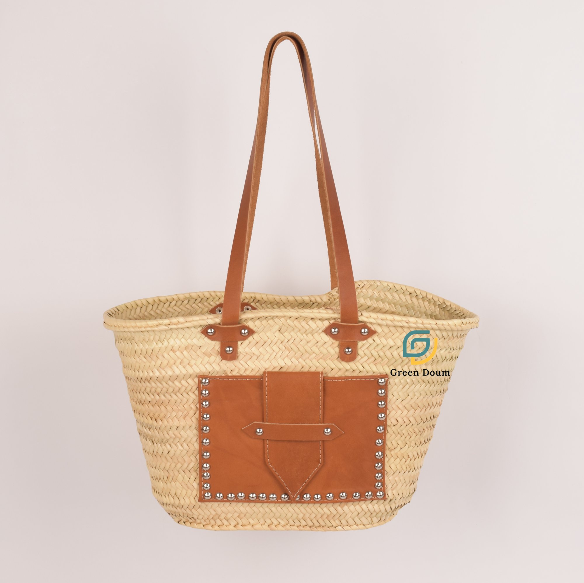 Sac cabas en paille avec poche cloutée en cuir par Green Doum