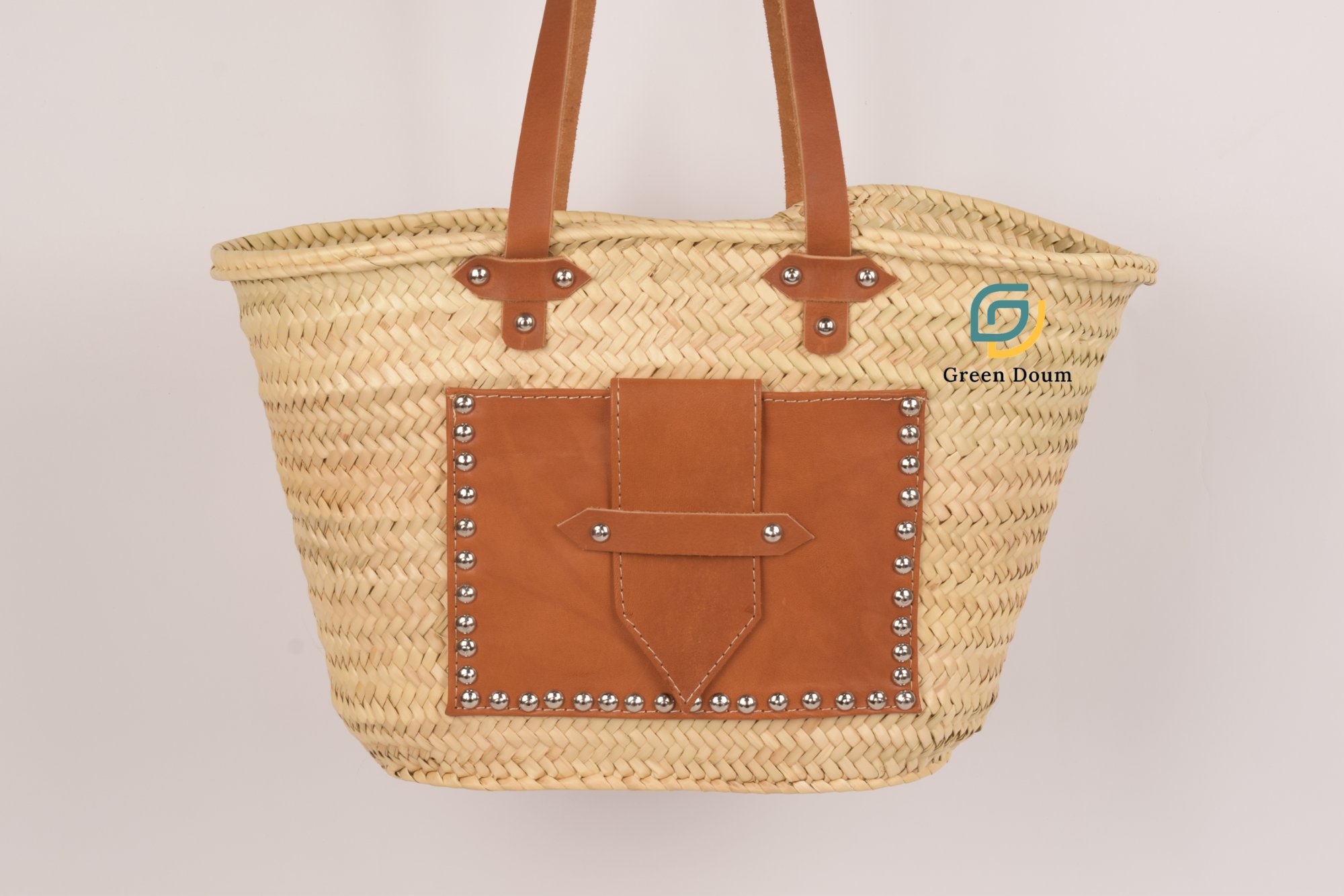 Sac cabas en paille avec poche cloutée en cuir par Green Doum, photo 2