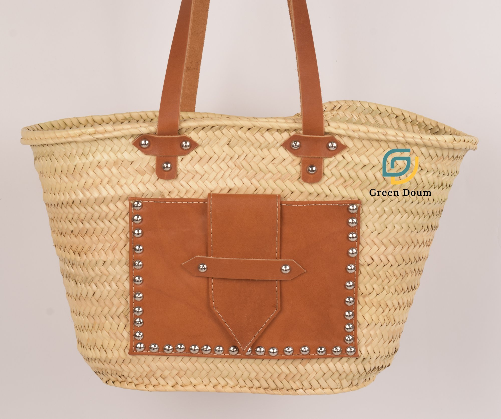 Sac cabas en paille avec poche cloutée en cuir par Green Doum, photo 3