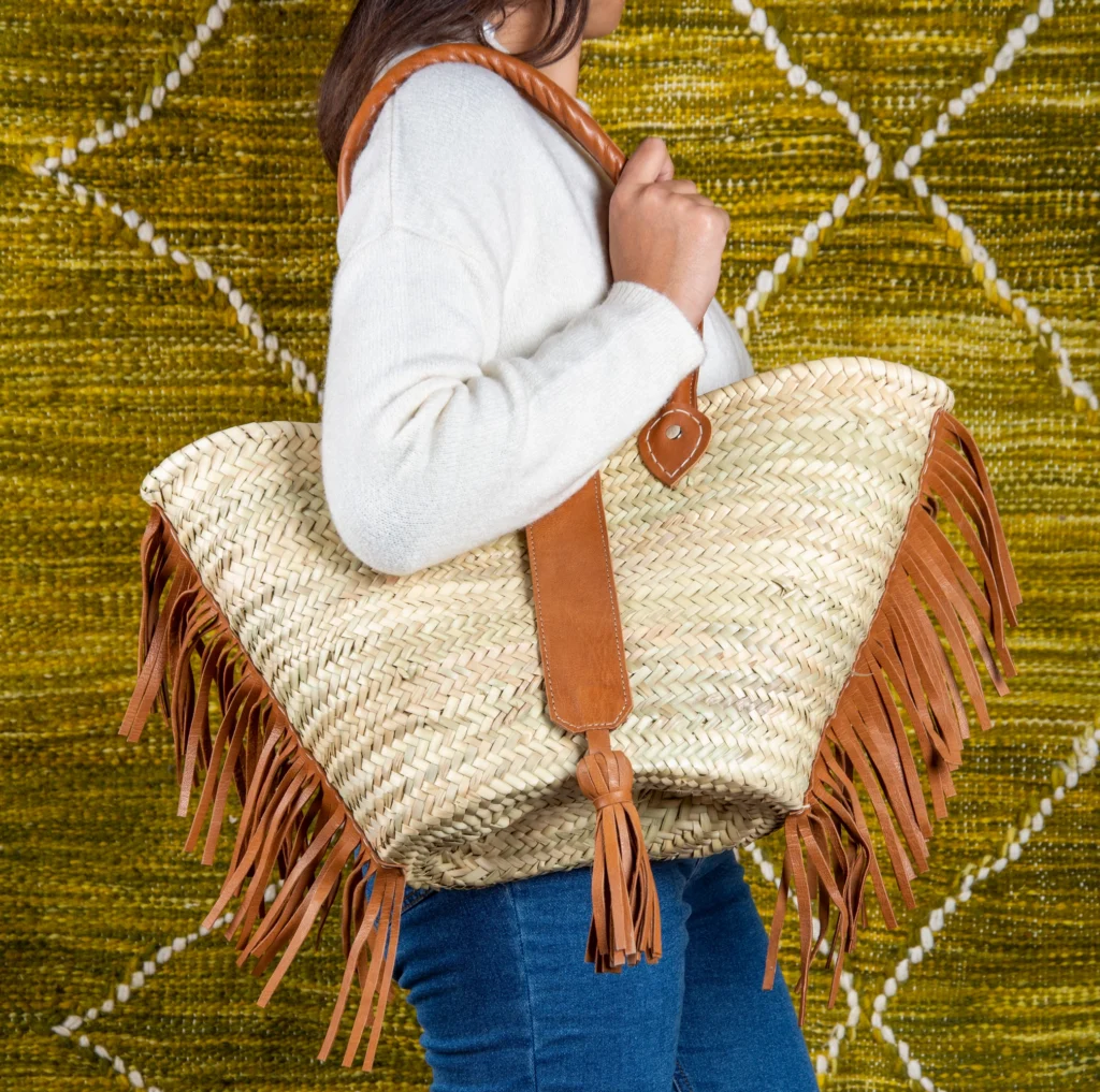 Sac en paille avec franges en cuir par Green Doum, photo 2
