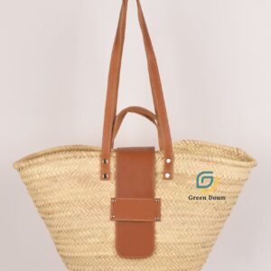 Grand panier en paille avec fermeture en cuir