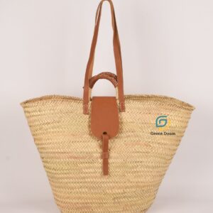 Panier en paille avec doubles anses et fermeture en cuir