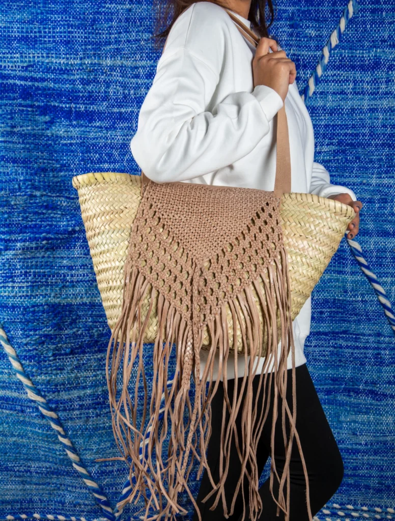 Straw bag with braided leather closure by Green Doum, photo 4