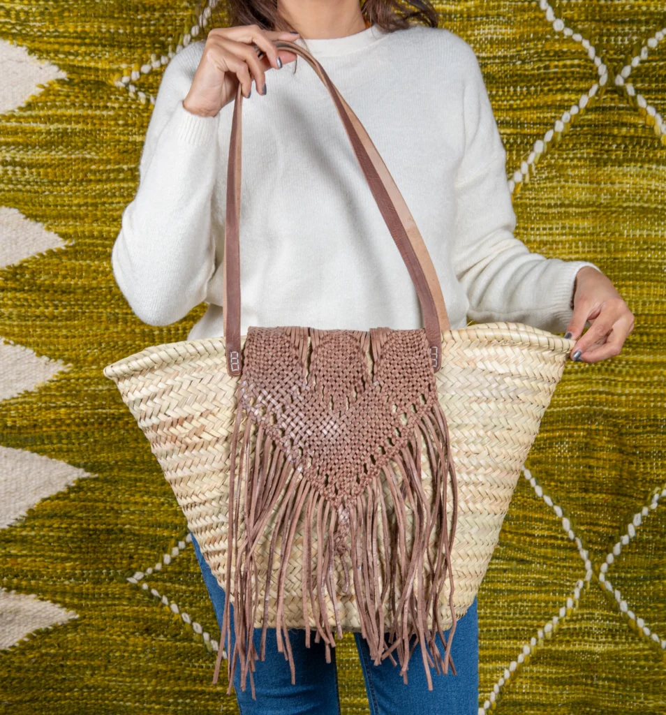 Straw bag with braided leather closure by Green Doum, photo 2