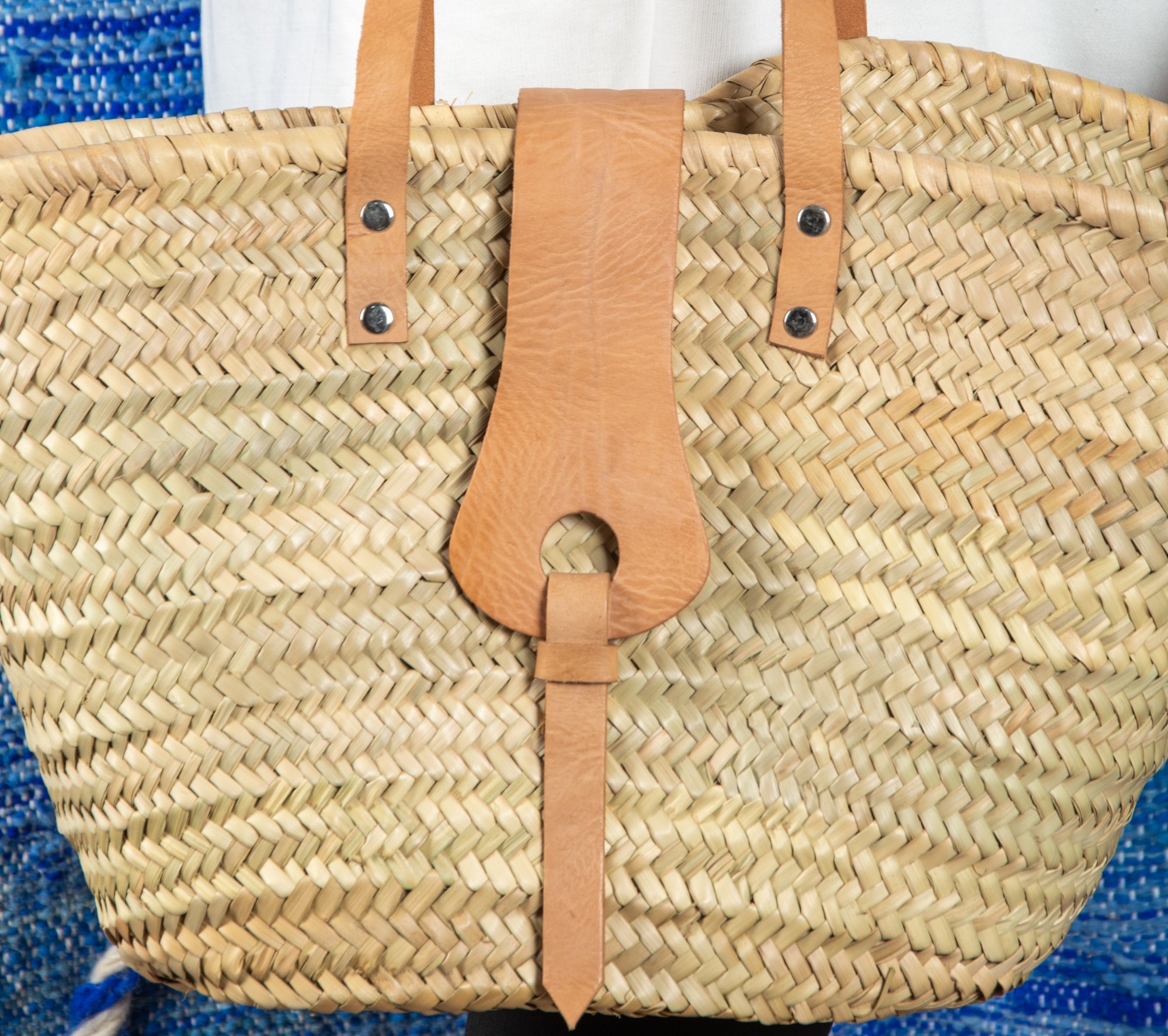 Sac en paille avec fermeture en cuir – Image 3