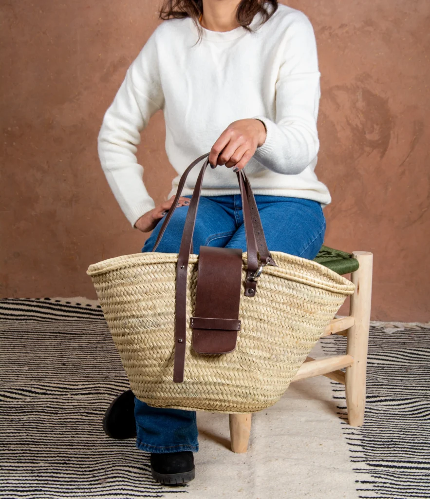 Straw bag with wide leather closure by Green Doum, photo 4
