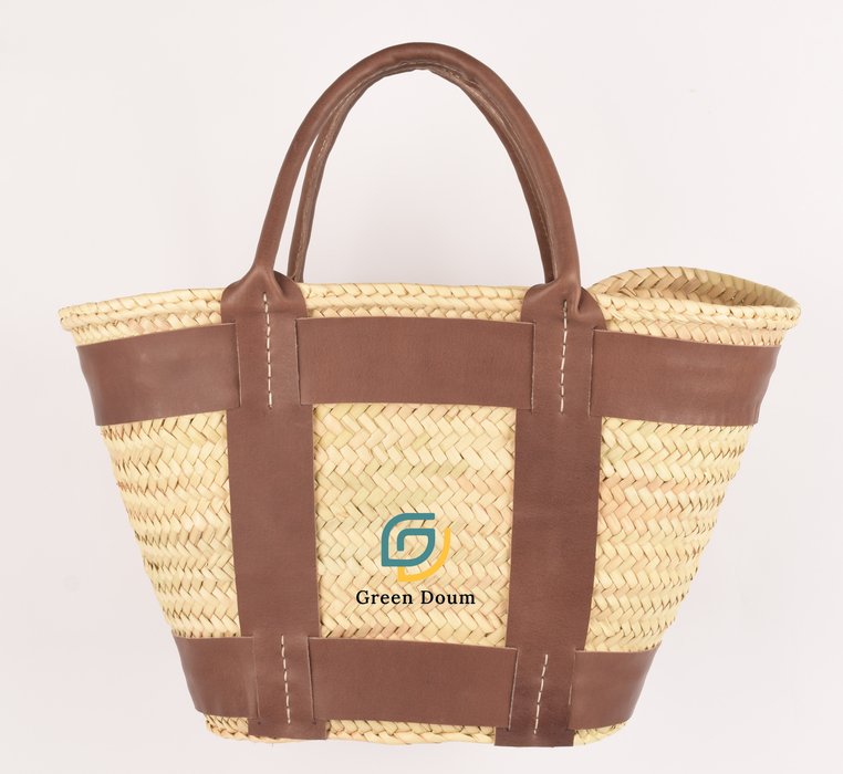 Sac cabas en paille avec bandes en cuir par Green Doum, photo 4