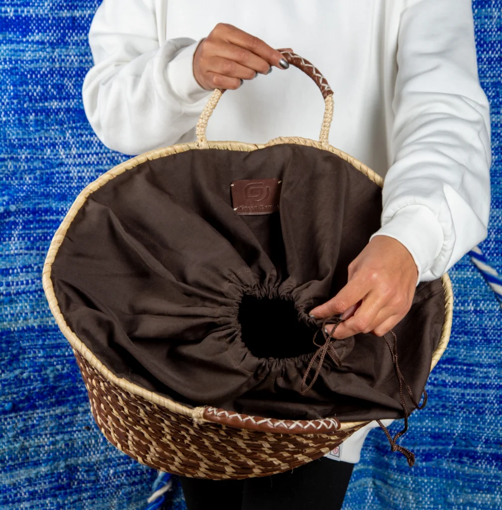 Panier en paille motif en cuir tissé par Green Doum, photo 4