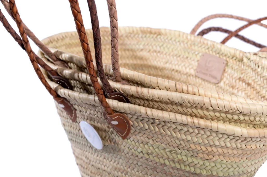 Panier en paille avec anse en cuir tressé par Green Doum, photo 2