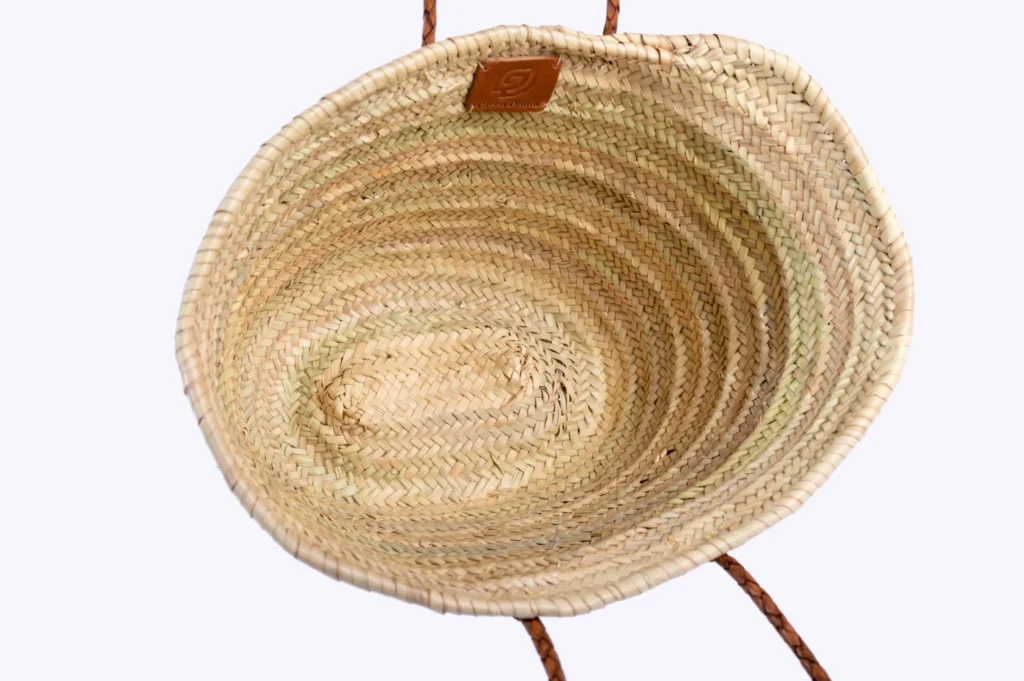 Panier en paille avec anse en cuir tressé par Green Doum, photo 3