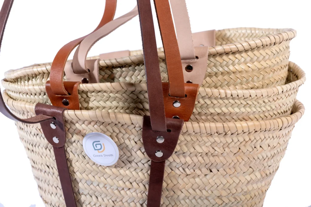 Panier de plage en paille avec bandoulières par Green Doum, photo 2