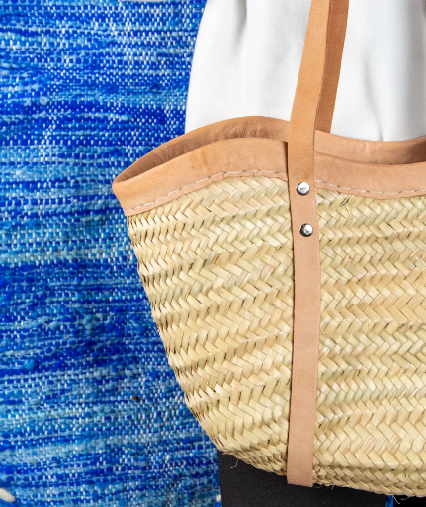 Straw beach basket with wave design by Green Doum, photo 3