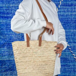 Panier en palmier avec longues anses par Green Doum