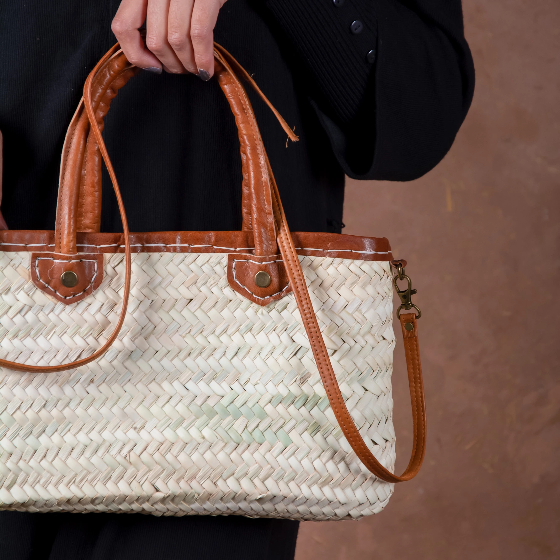 Sac zippé en paille Marrakech avec anses en cuir - vue 4