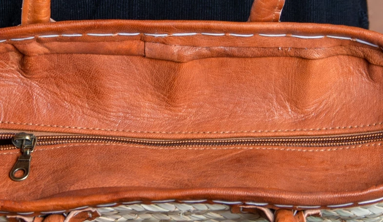 Sac zippé en paille Marrakech avec anses en cuir - vue 6