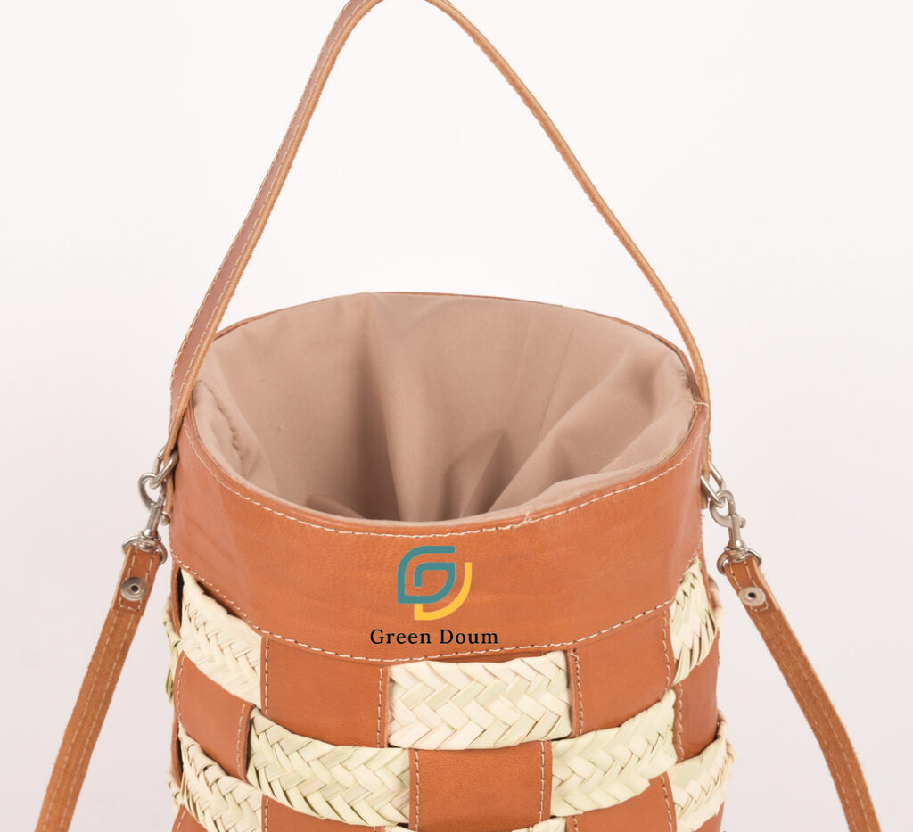 Sac en paille avec lanières en cuir par Green Doum, photo 2