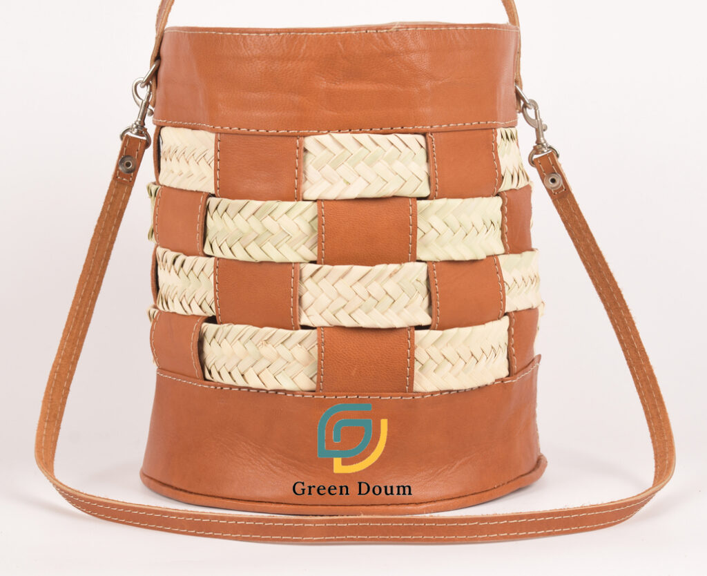 Sac en paille avec lanières en cuir par Green Doum, photo 4