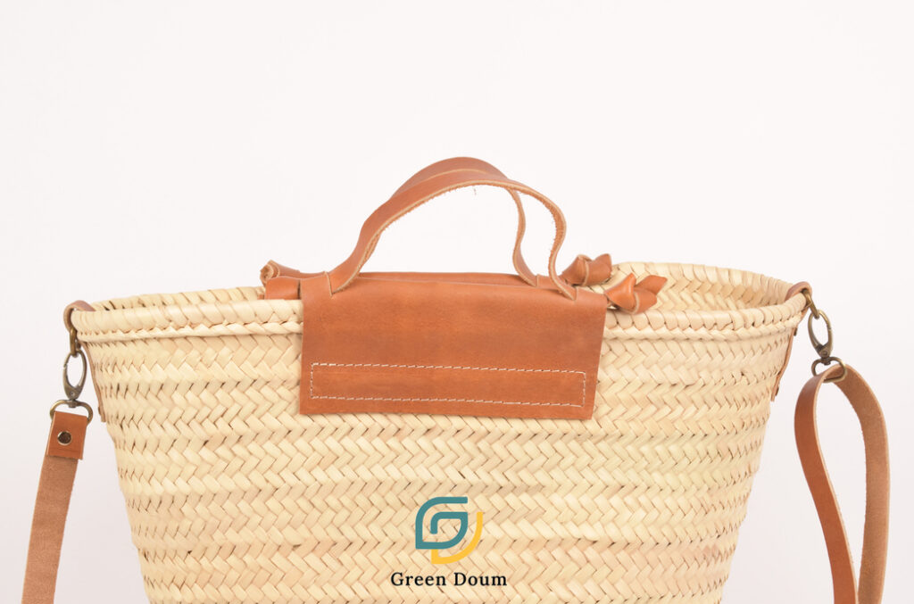 Straw bag with shoulder strap by Green Doum, photo 2