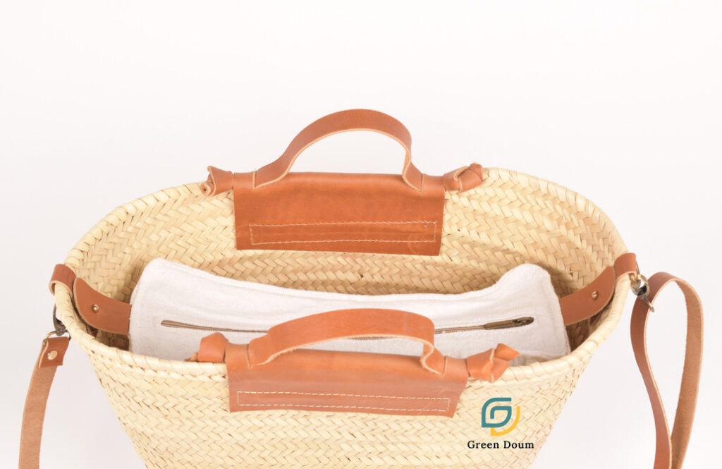 Straw bag with shoulder strap by Green Doum, photo 3