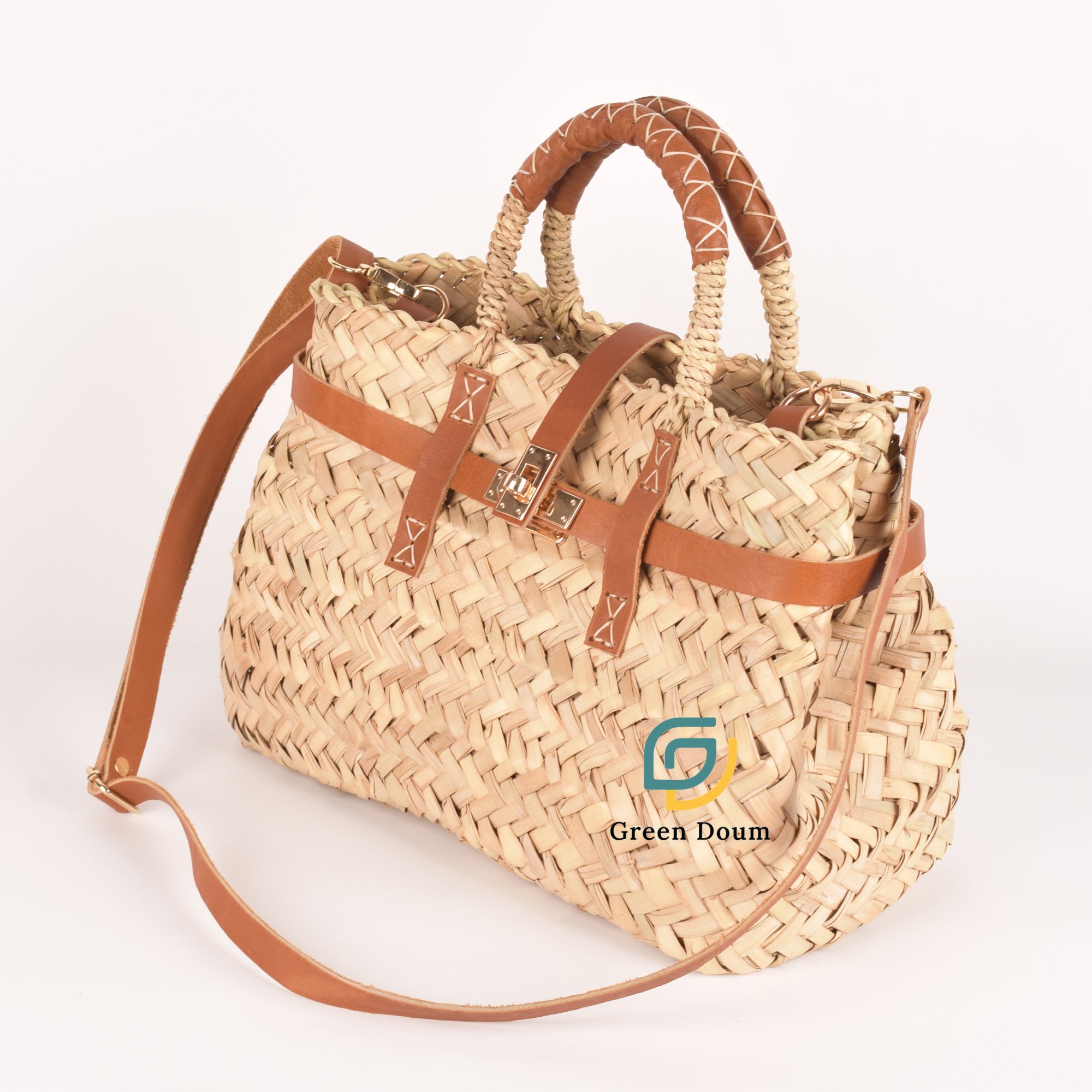 Straw handbag with turn lock closure by Green Doum