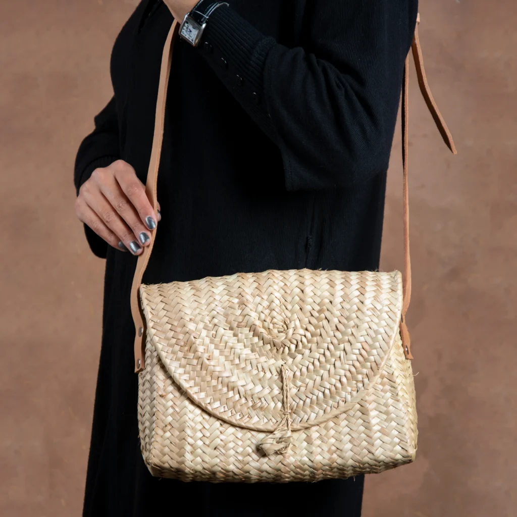 Straw envelope bag by Green Doum, photo 2