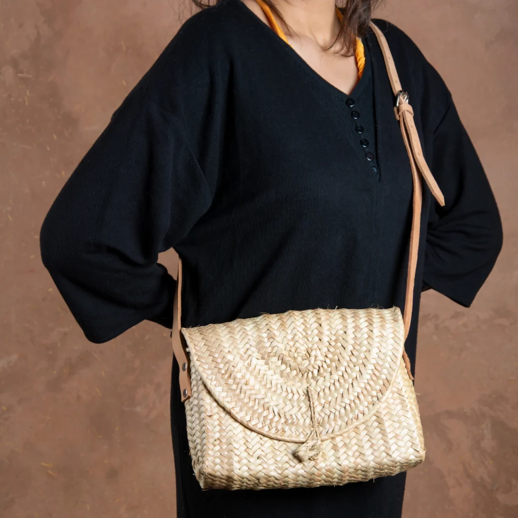 Straw envelope bag by Green Doum, photo 3